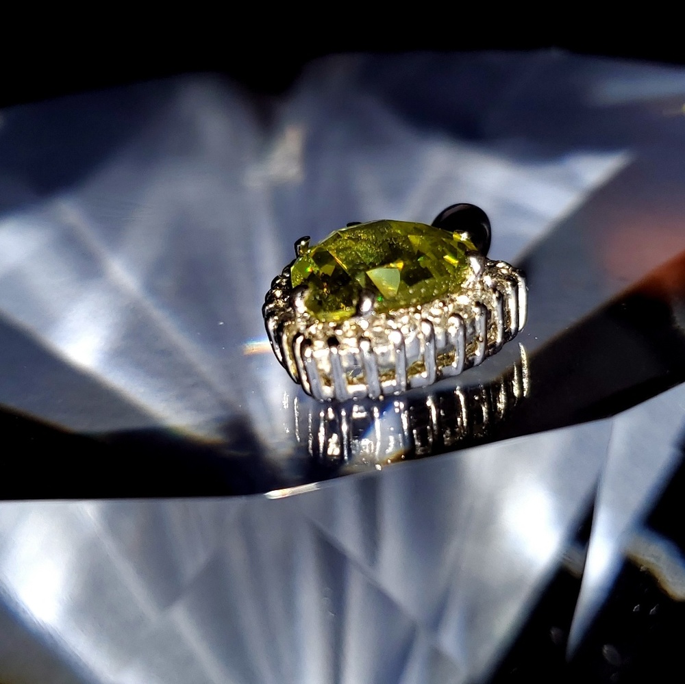 Peridot Diamond Pendant - Picture 6 of 8
